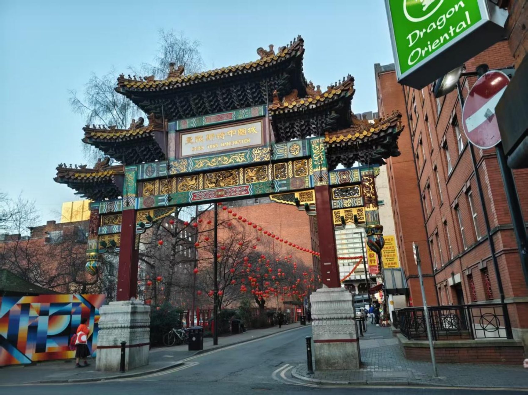 建筑与房屋的城市街道

AI 生成的内容可能不正确。